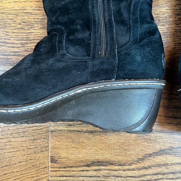 UGG Hartley Suede Boot Size 9 - Picture 3 of 7